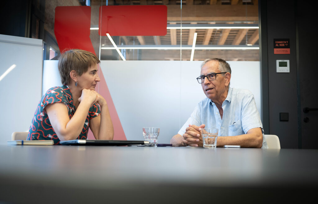 Jaume Funes, en conversa amb Maria Truñó. | Foto: Ivan Giménez/Crític.