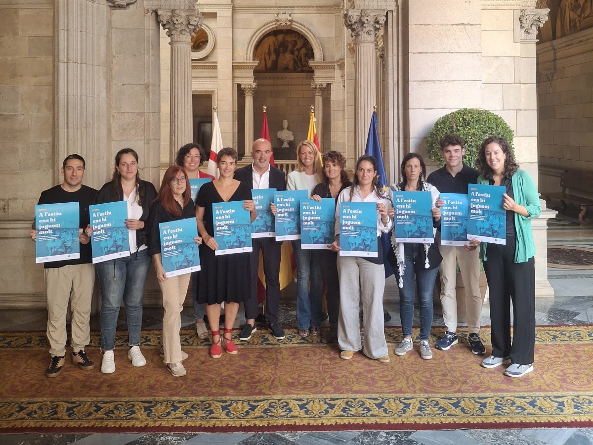 Junts per Barcelona, PSC, Barcelona en Comú, ERC i PP han aprovat la declaració institucional. | Foto: Aliança Educació 360.