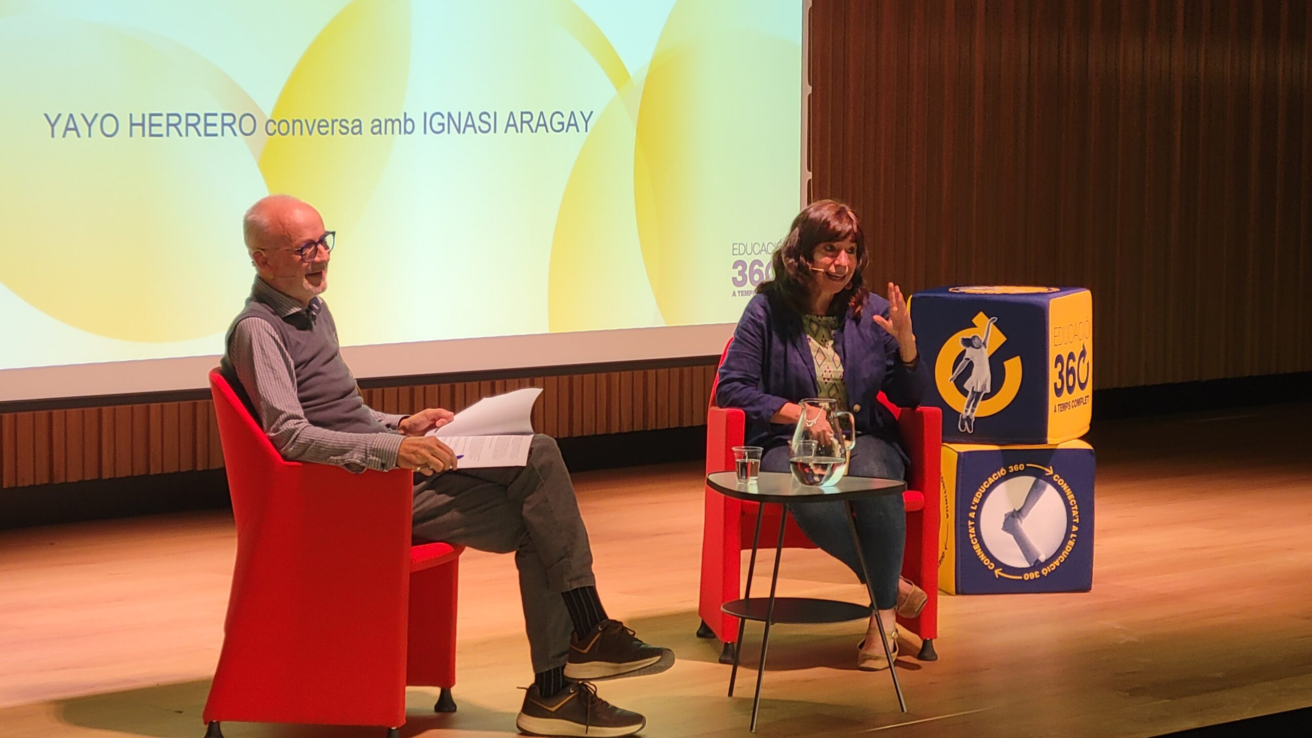 Ignasi Aragay conversa amb Yayo Herrero. | Foto: B.F.